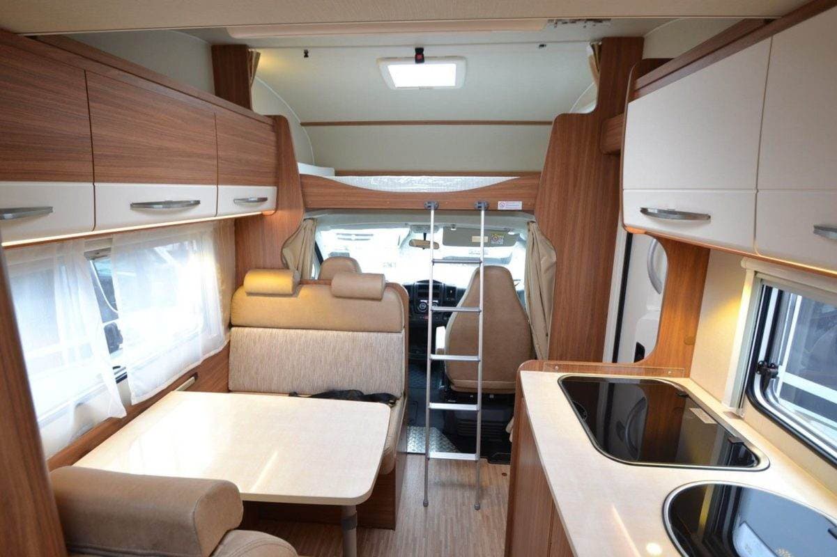 Carado A 361 - Geräumiges Alkoven Wohnmobil in Riegel am Kaiserstuhl