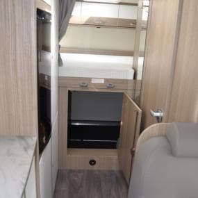 Carado A 464 - Alkoven-Wohnmobil für 6 Personen in Elbtal-Elbgrund