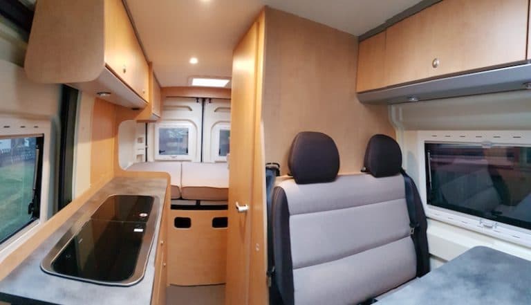 Clever Celebration Light – Wohnmobil mit großer Solaranlage in Berlin