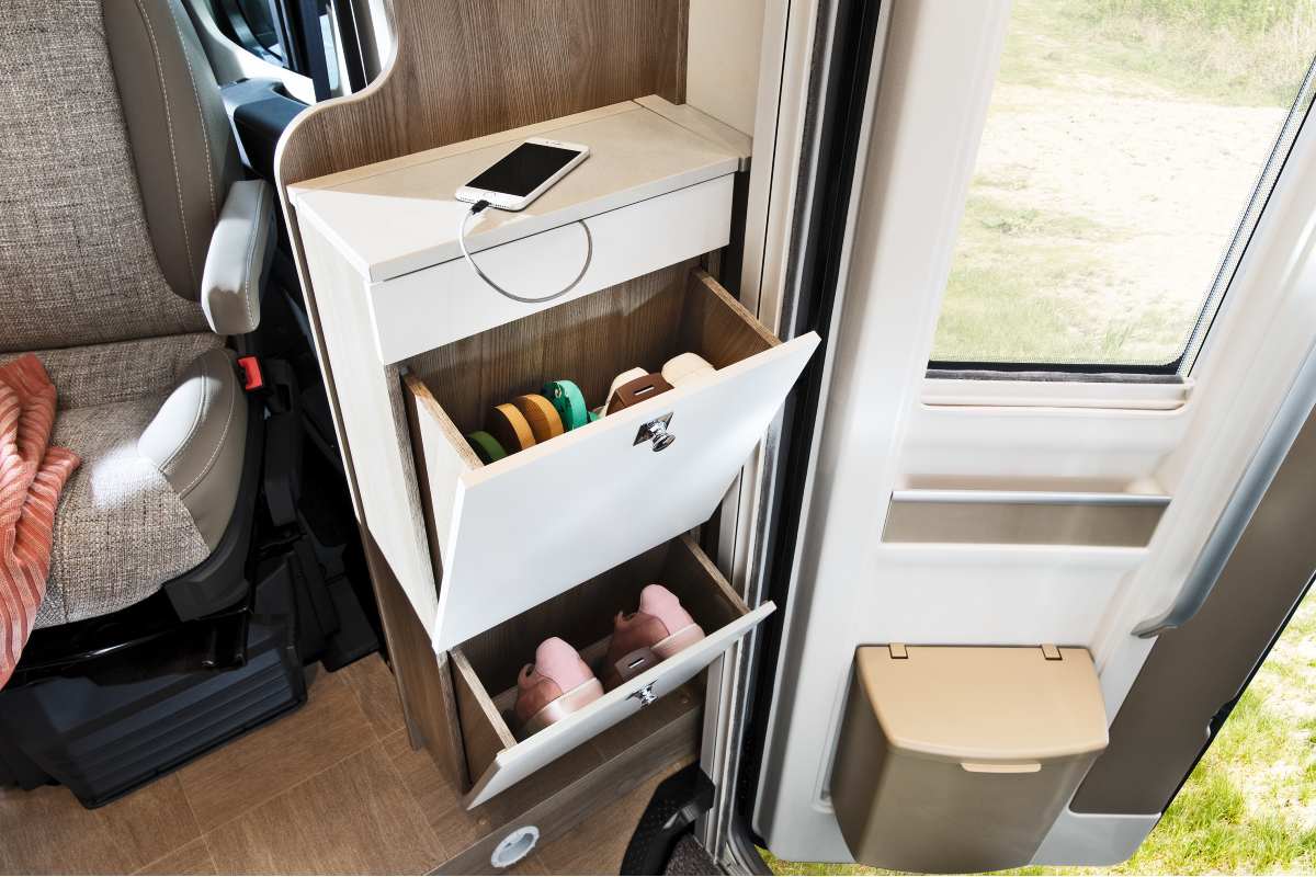 Comfort Standard - LMC Element T 668 - Teilintegriertes Wohnmobil in Bremen