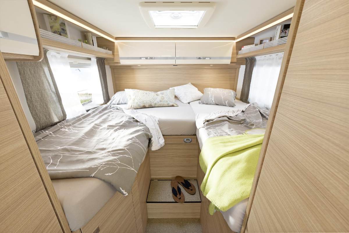 Compact Luxury - Dethleffs Globebus I 6 - Vollintegriertes Wohnmobil in Friedberg (Frankfurt)