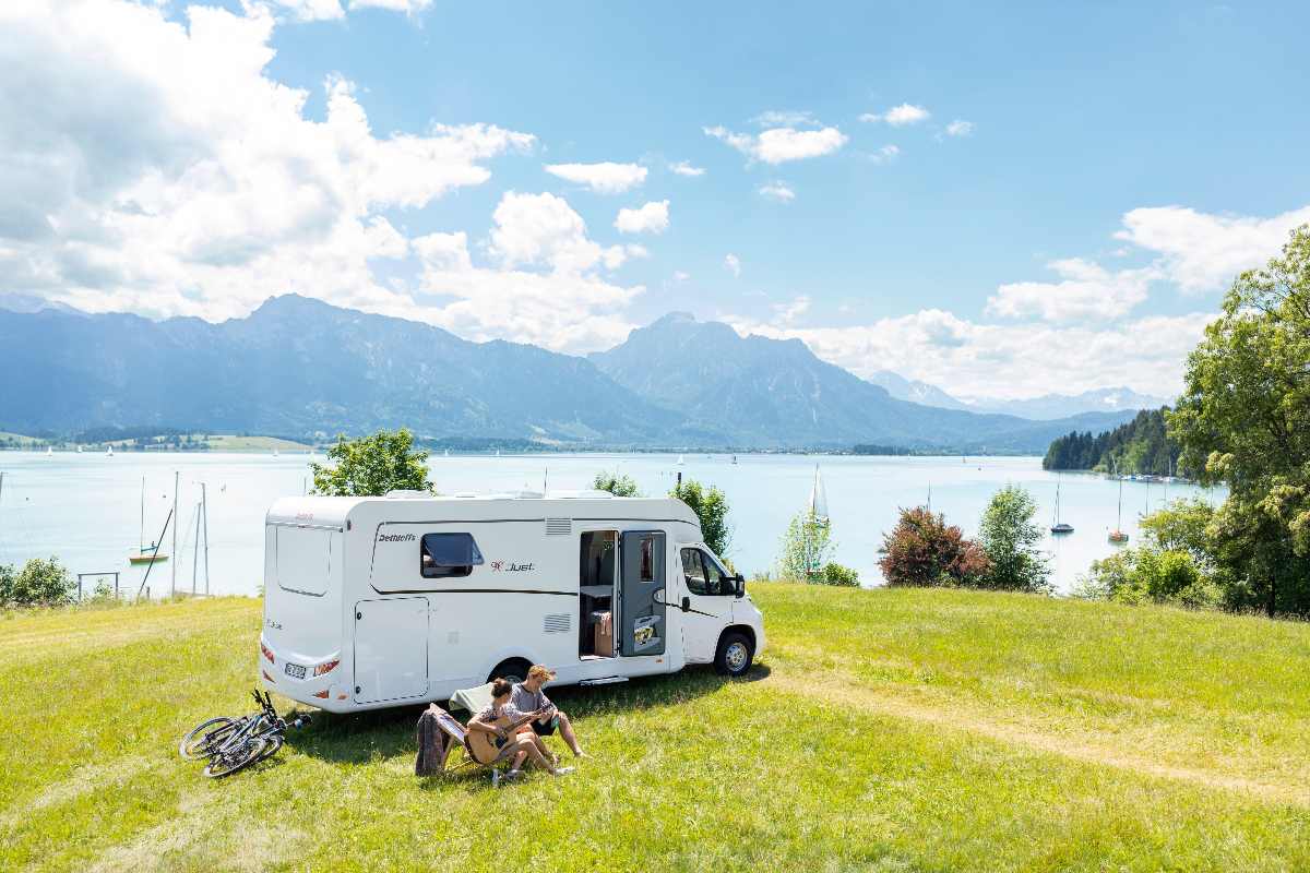 Compact Plus - Dethleffs Just 90 T 6752 DBL - Teilintegriertes Wohnmobil in Unna (Dortmund)