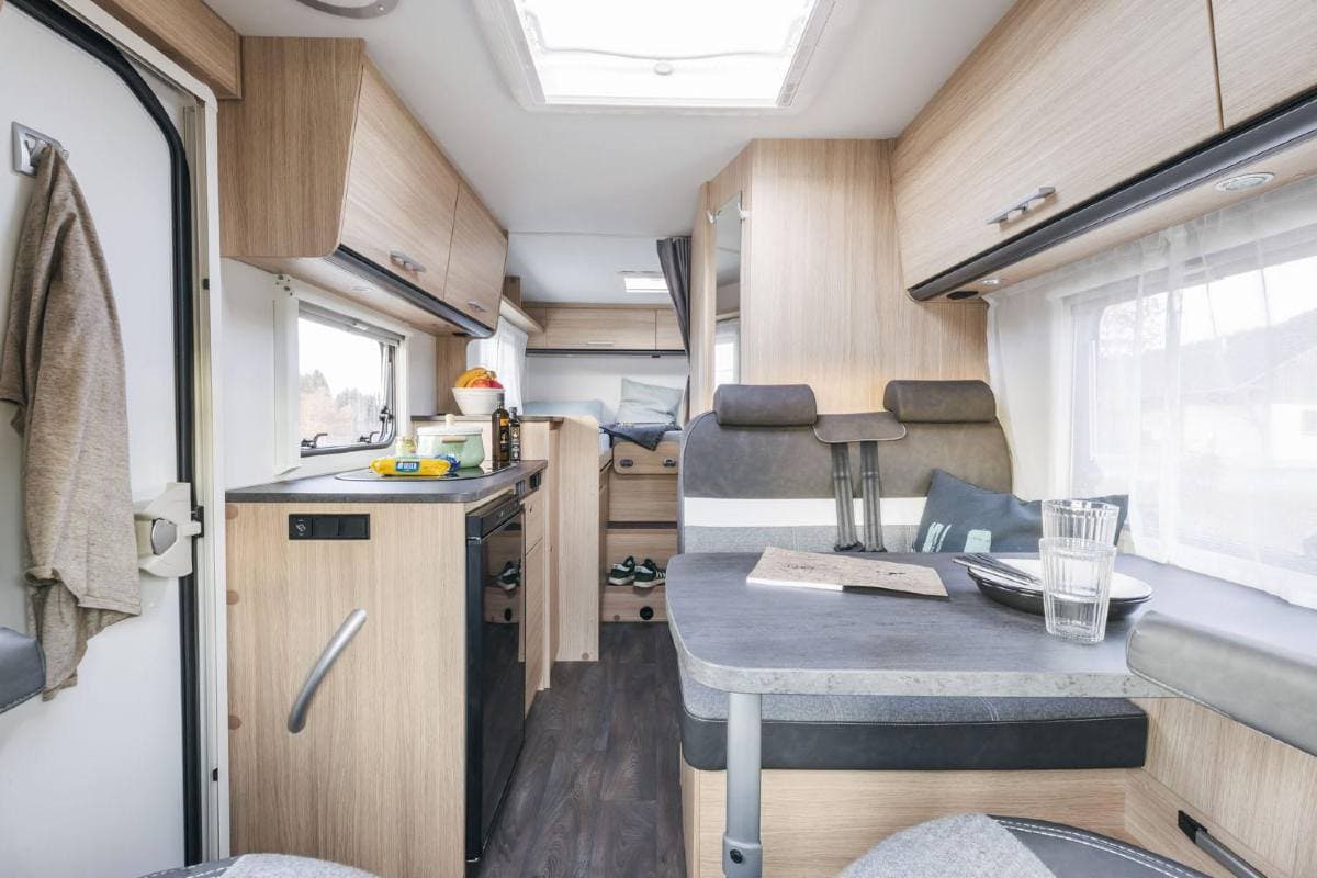 Compact Plus - Sunlight V 66 - Teilintegriertes Wohnmobil in Langwedel