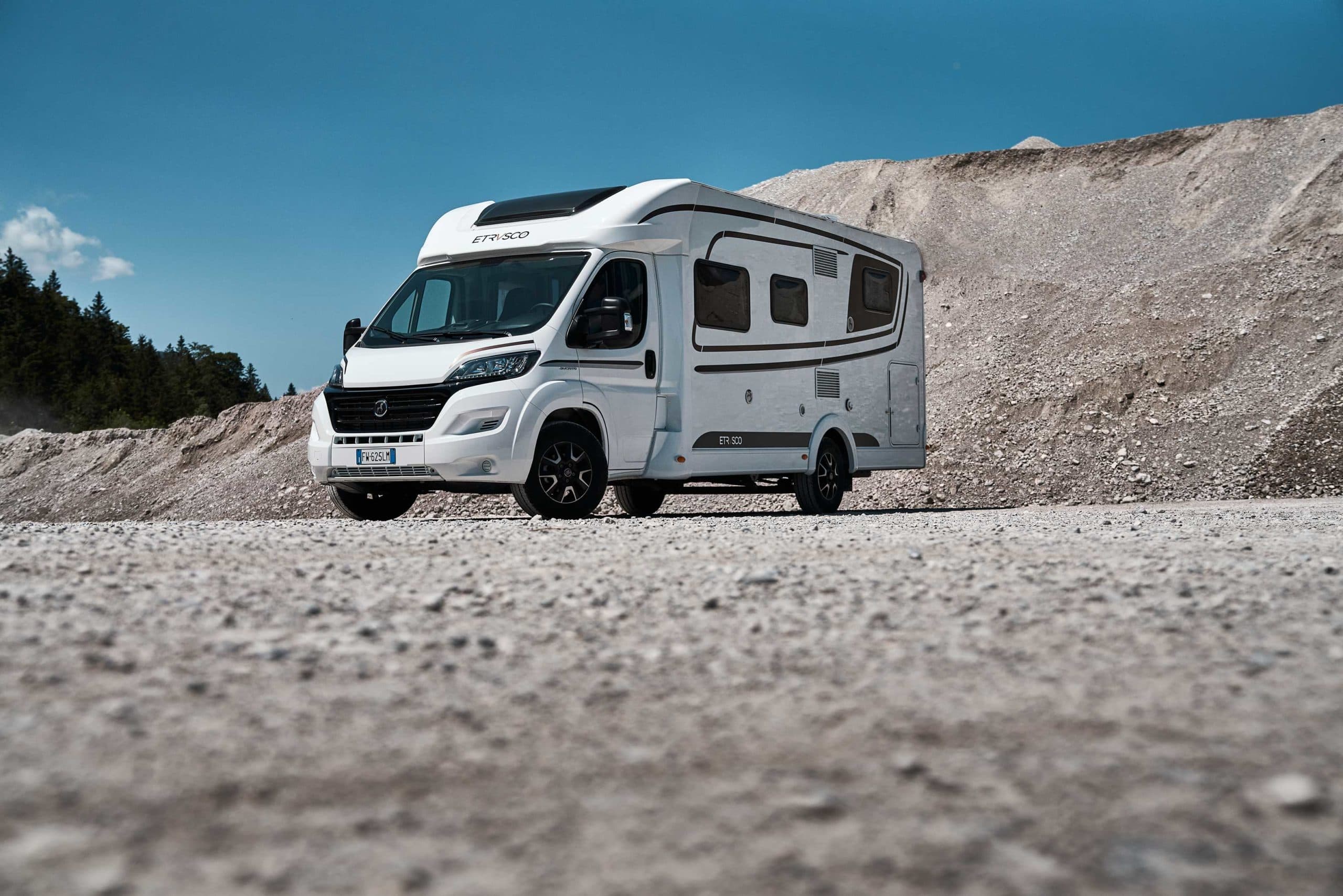 ETRUSCO T 7400 QB – TEILINTEGRIERTES WOHNMOBIL IN BISINGEN