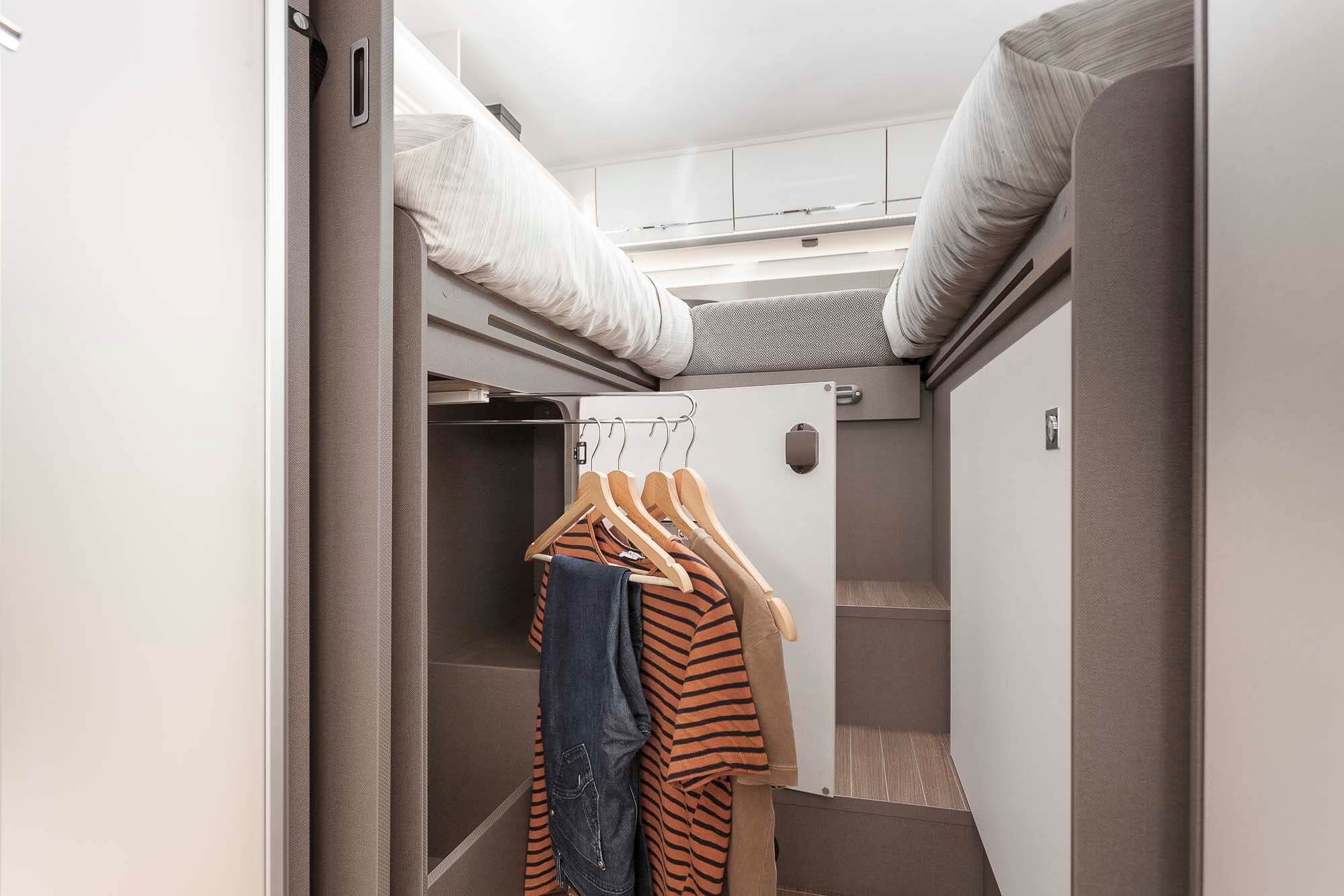 ETRUSCO T 7400 QB – TEILINTEGRIERTES WOHNMOBIL IN BISINGEN