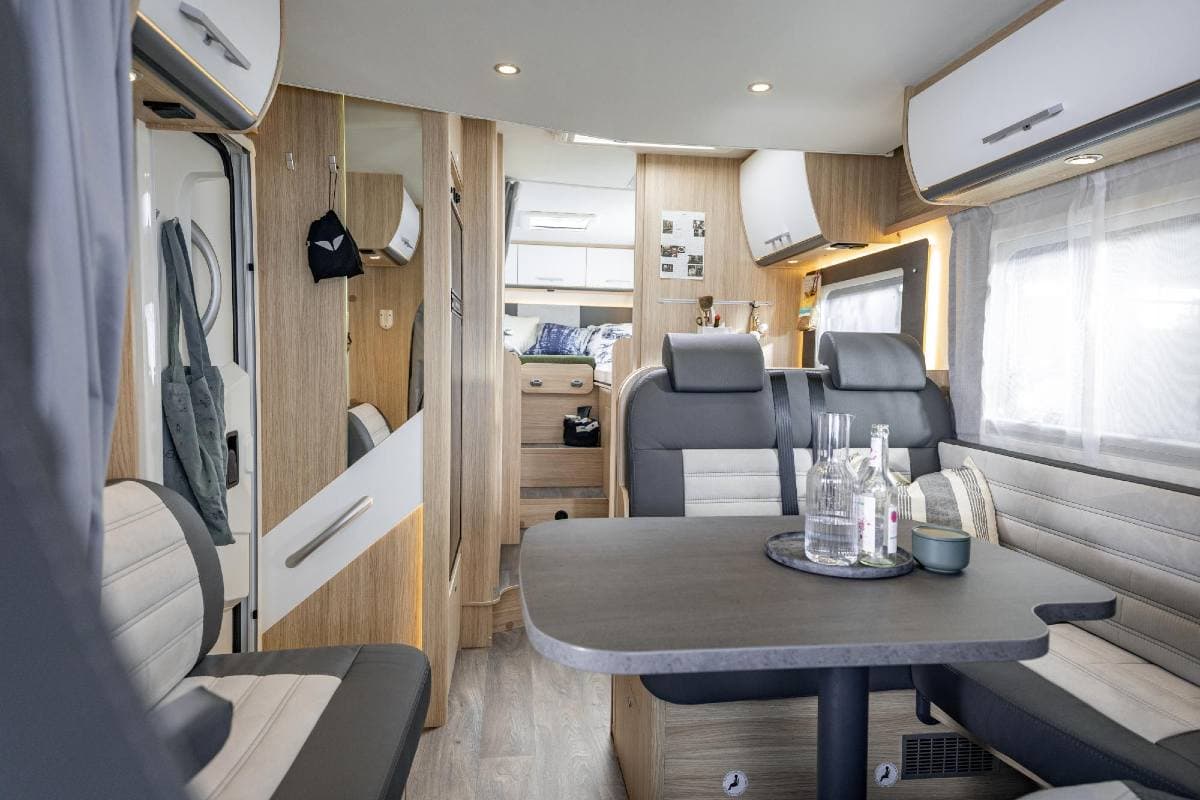 Family Standard - Sunlight T 67 - Teilintegriertes Wohnmobil in Zirndorf (Nürnberg)