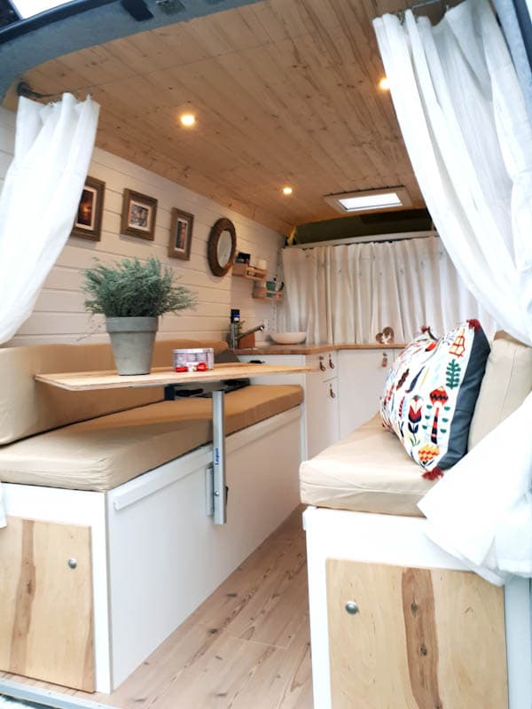 Fatima: Außen Secret - Innen Camper, individuelles Wohnmobil in Leipzig