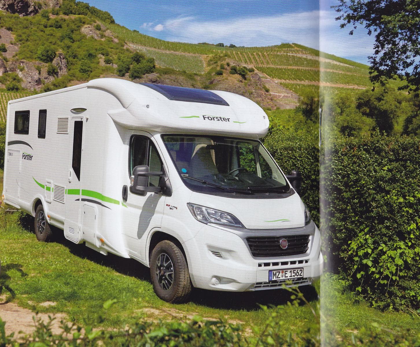 Forster T 738 QB - Teilintegriertes Wohnmobil mit viel Platz in Pünderich - Bild 1