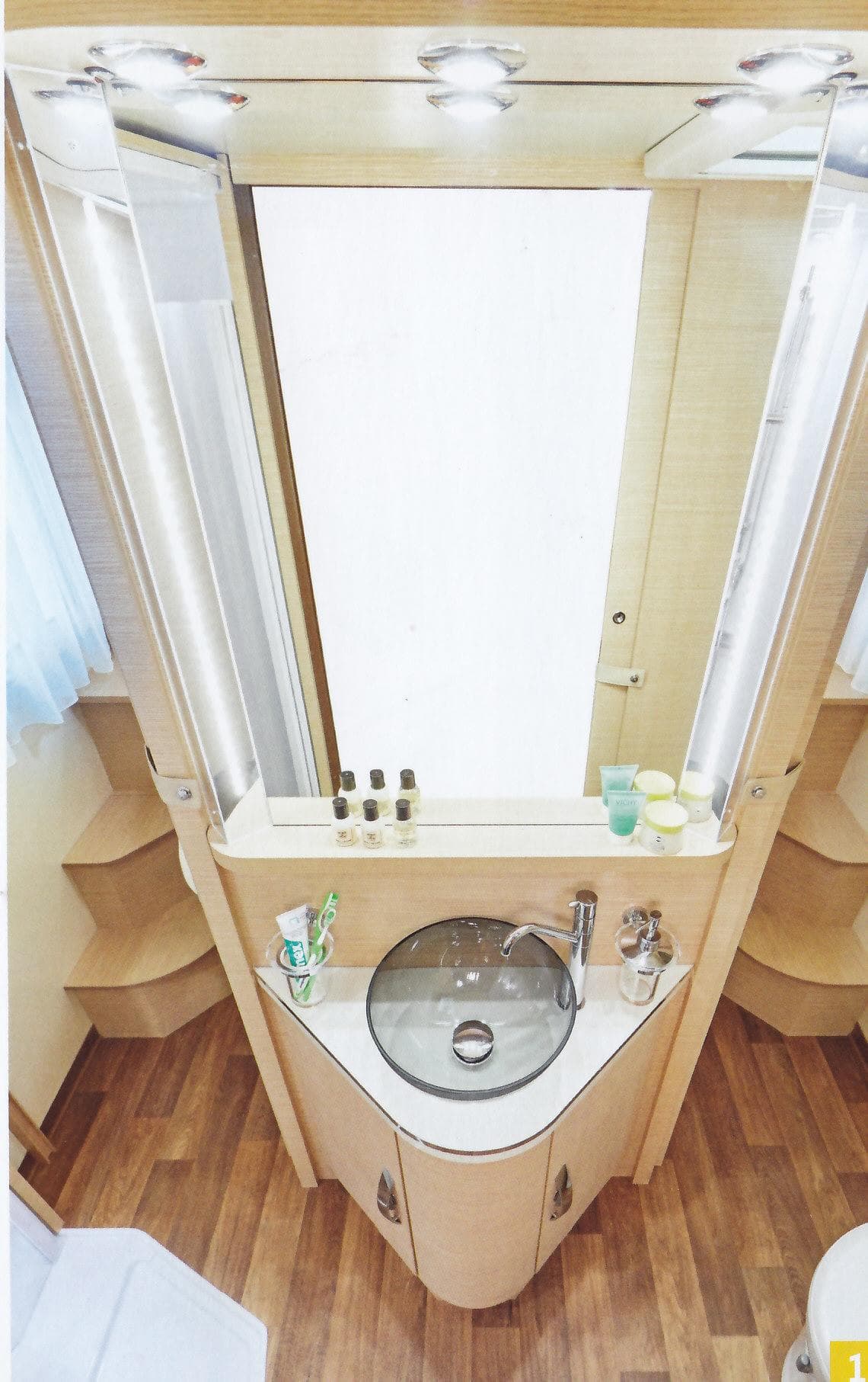 Forster T 738 QB - Teilintegriertes Wohnmobil mit viel Platz in Pünderich