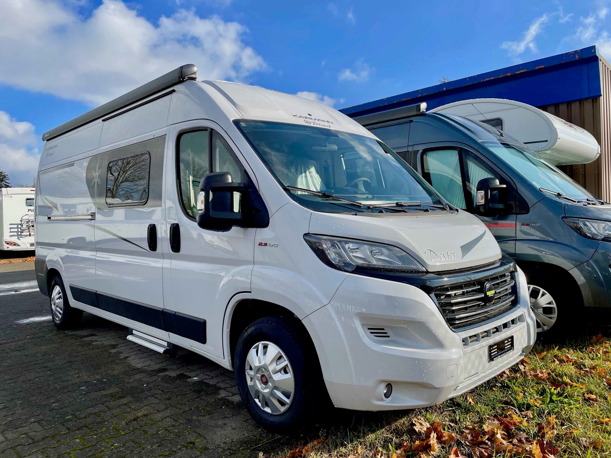 Karmann Dexter 580 mit Fahrradträger, Markise und Küchenutensilien in Bad Zurzach (Schweiz)