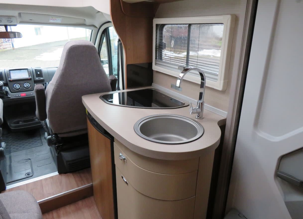 Knaus VAN TI 550 MD - Teilintegriertes Wohnmobil in Schwenningen