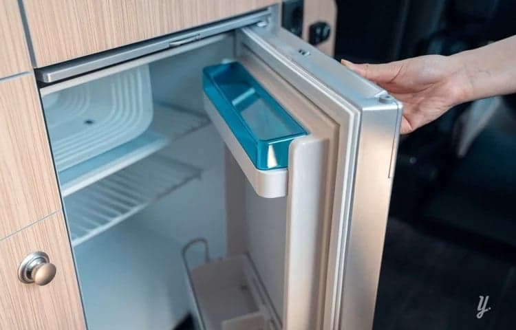 Mercedes Vito mit Aufstelldach - Camper für 5 Personen in Wernau