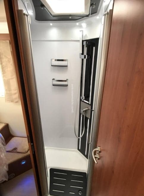 Mobilvetta K-Yacht Tekno Line 89 - Vollintegriertes Wohnmobil in Kirchberg