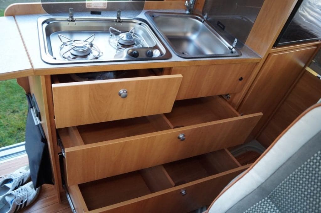 Pössl 2Win R Plus mit Aufstelldach - Kompakter Camper in Ehingen