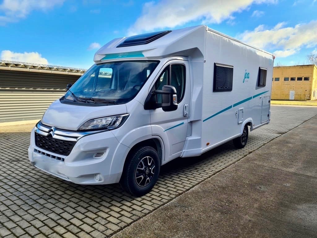 Pilote Joe 75T - Wohnmobil mit 2 Längsbetten in Bad Zurzach (Schweiz)