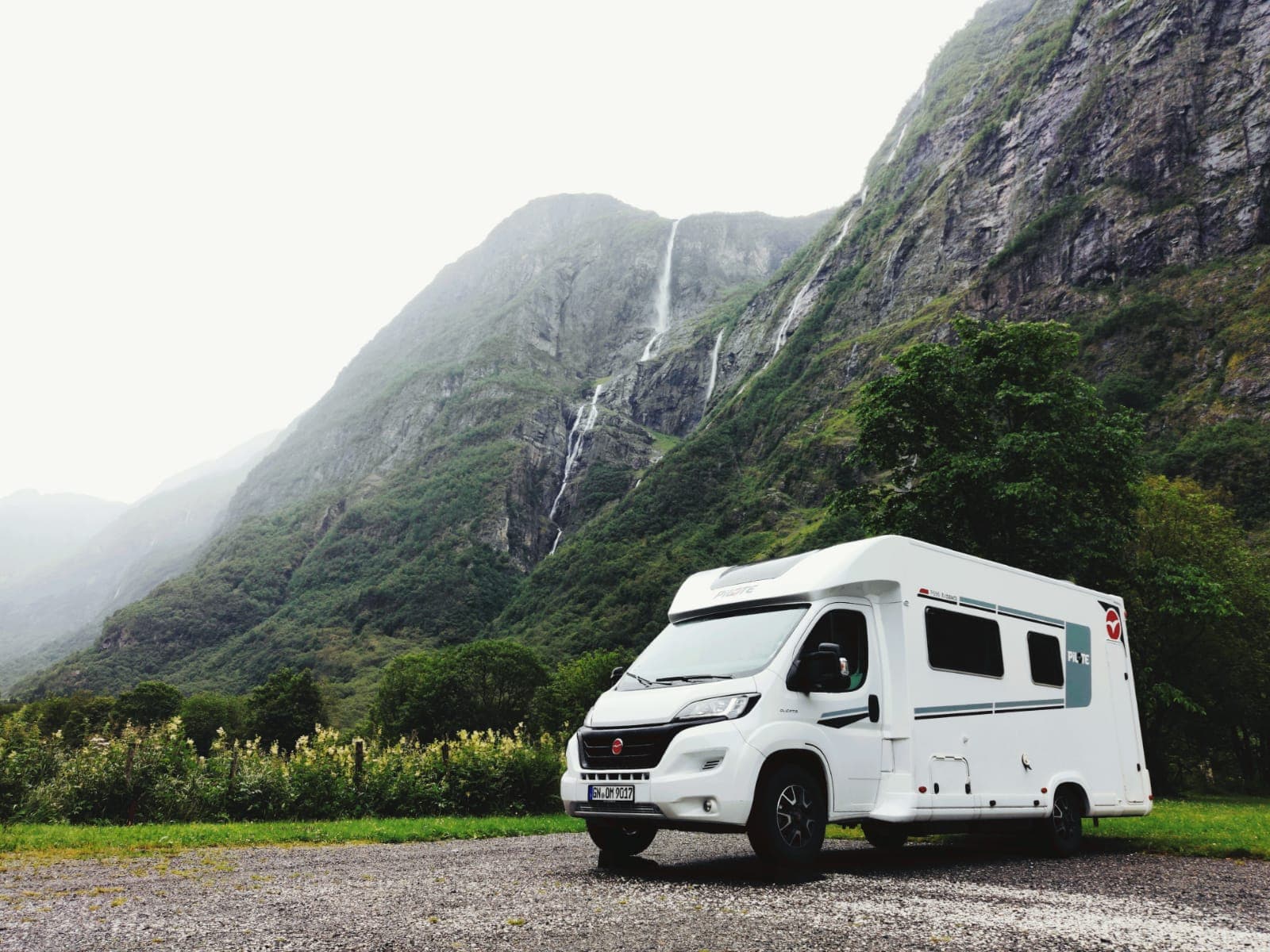 Pilote P696 - teilintegriertes Wohnmobil in Maintal