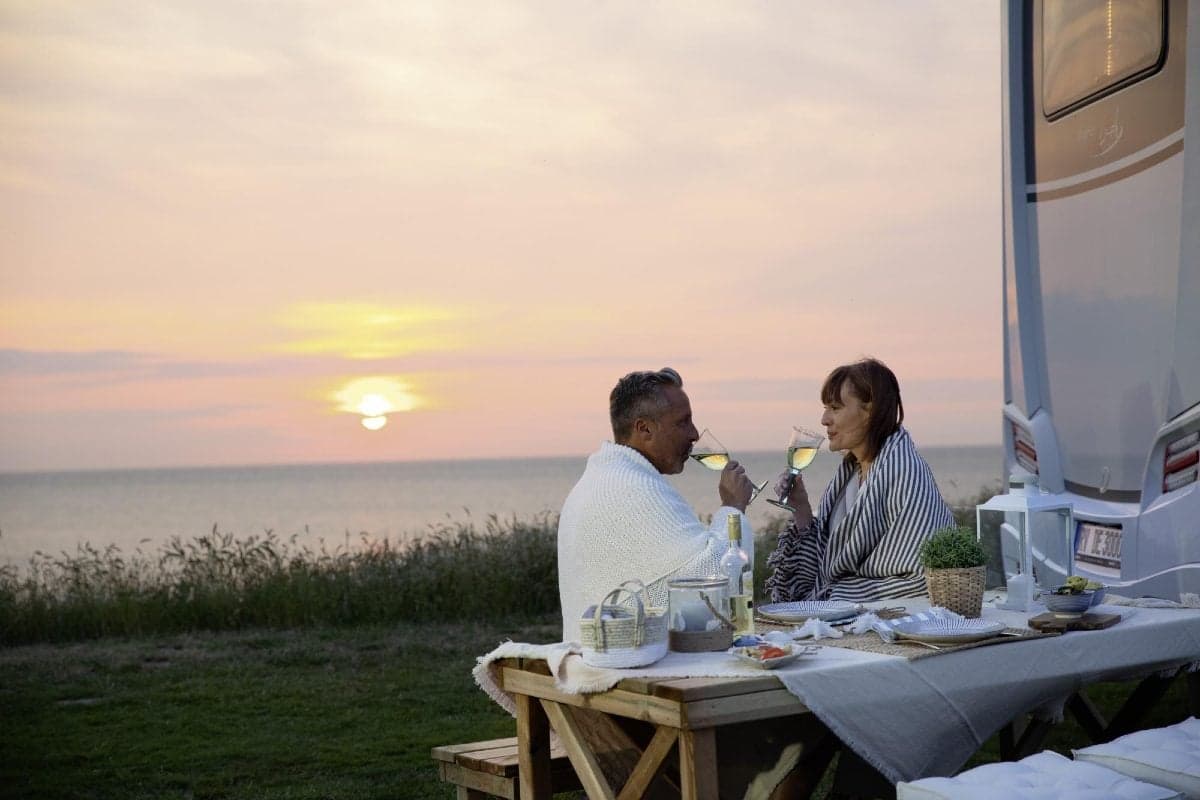 Premium Plus - Dethleffs Trend A 7877-2 - Alkoven Wohnmobil in Kayhude (Hamburg)