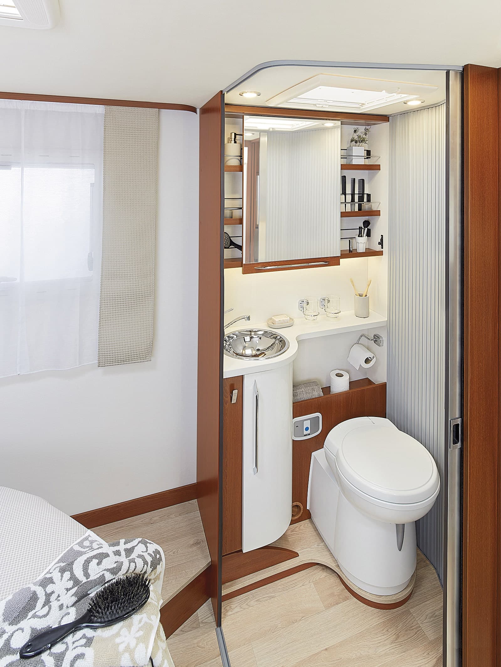 RAPIDO 666F - Großer offener Wohnbereich, Einzelbetten - Wohnmobil in Güster