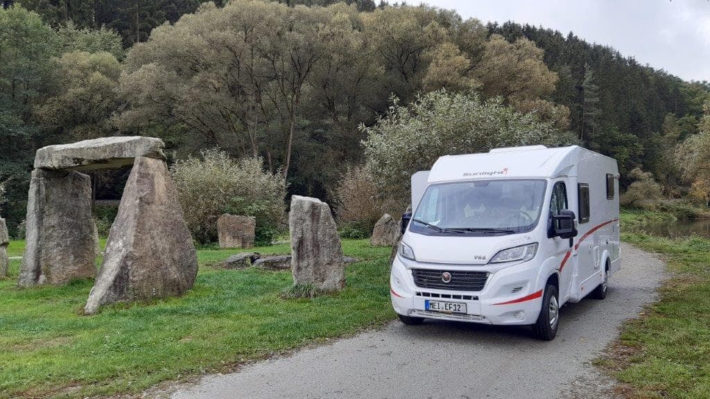 Sunlight V66 - Teilintegriertes Wohnmobil für 2 Personen in Weinböhla - Bild 1