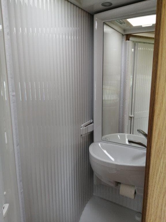 Sunlight V66 - Teilintegriertes Wohnmobil für 2 Personen in Weinböhla