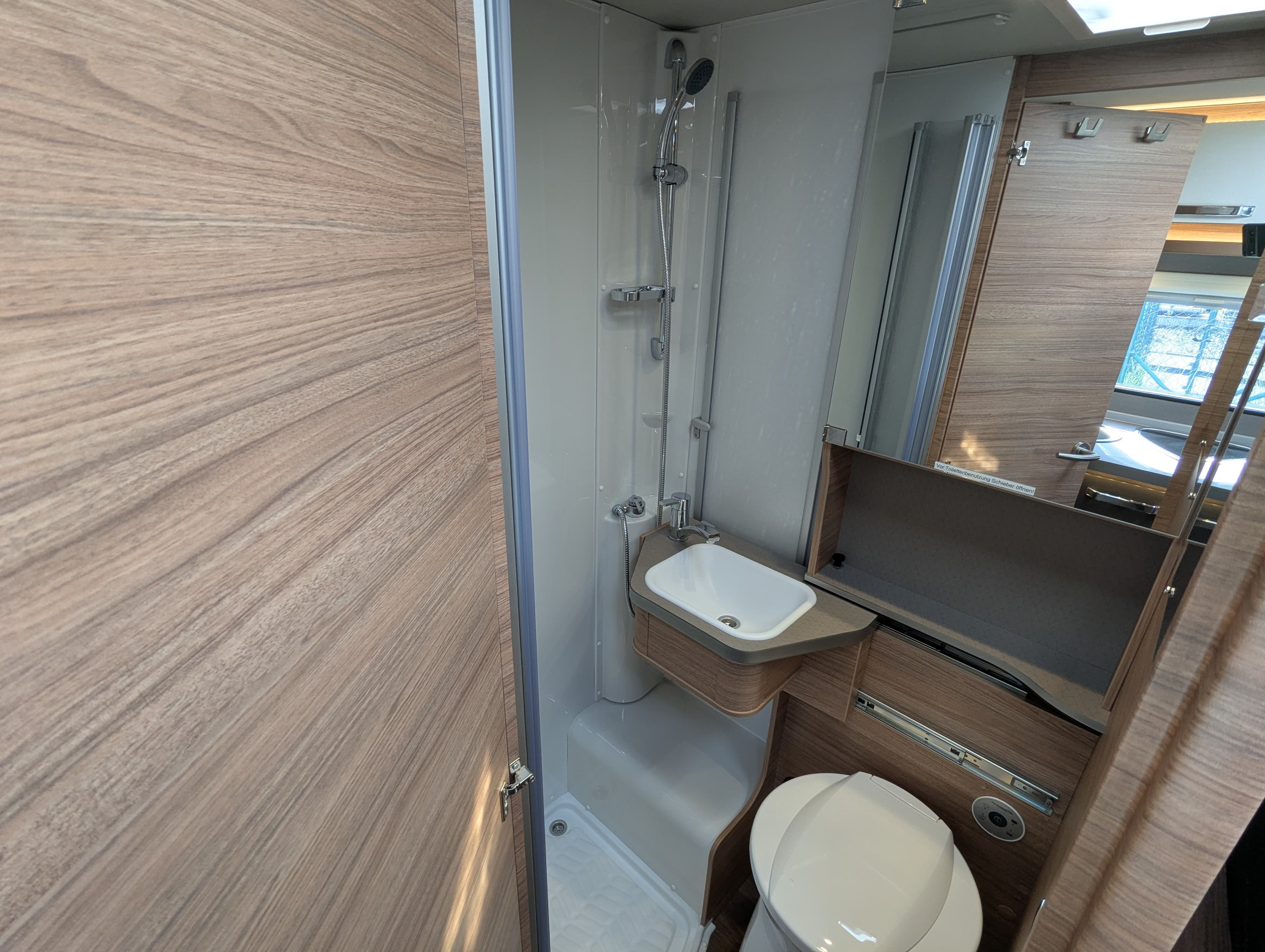 Weinsberg Caracompact 600 MEG - Gepflegtes Wohnmobil mit 2 Einzelbetten - in Leverkusen, Sat Anlage, Markise Fahrradträger