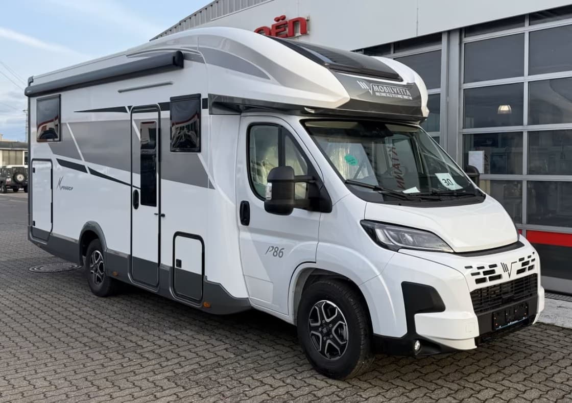 Mobilvetta Krosser 86 - Luxuriöser Teilintegrierter mit Einzelbetten, Automatikgetriebe, Wohnraumklima und All Inklusive Ausstattung in Merzig