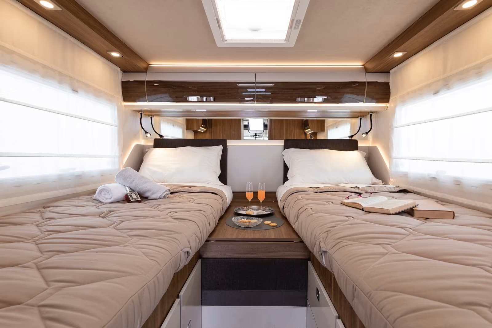 Mobilvetta Krosser 86 - Luxuriöser Teilintegrierter mit Einzelbetten, Automatikgetriebe, Wohnraumklima und All Inklusive Ausstattung in Merzig