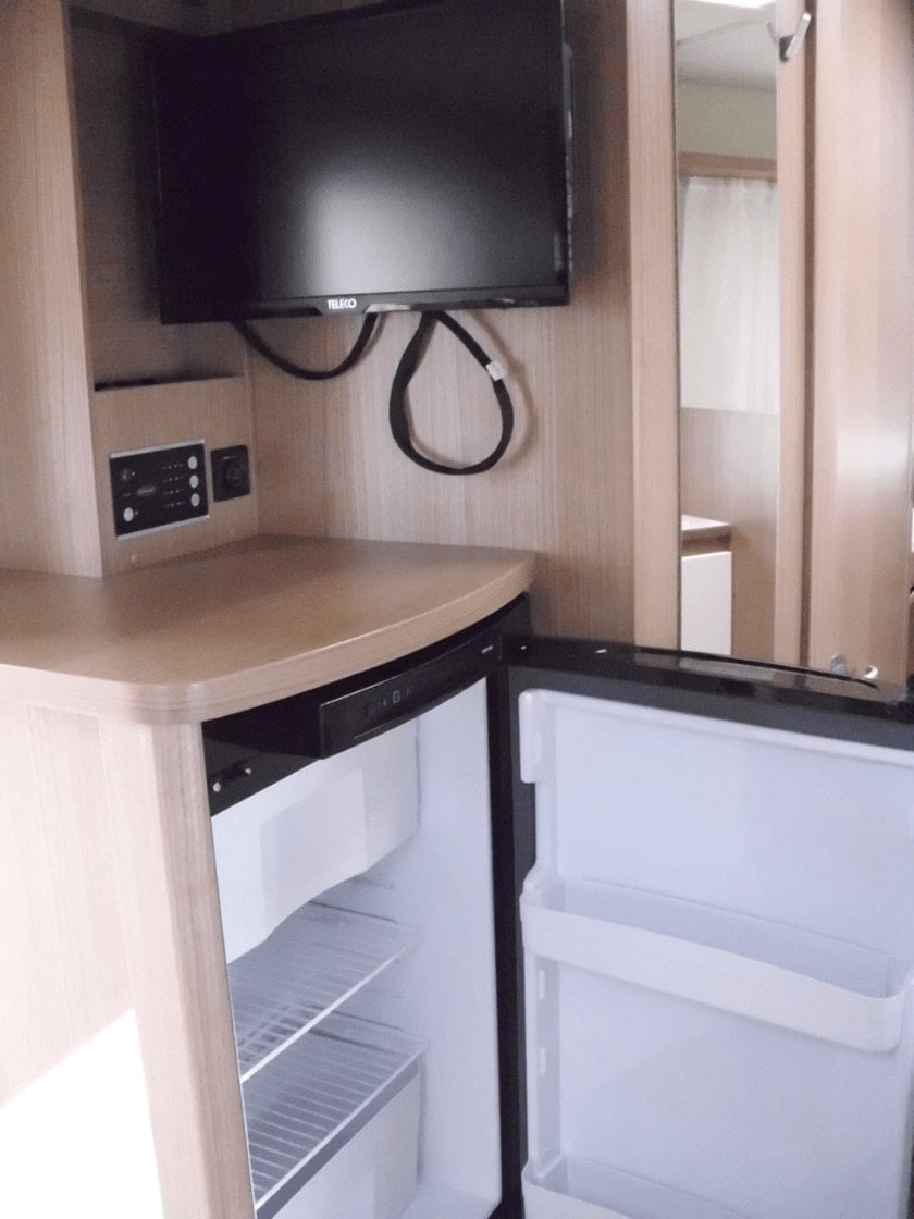 Carado T 338 - Wohnmobil für 4 Personen mit Einzelbetten und Hubbett - in Leverkusen