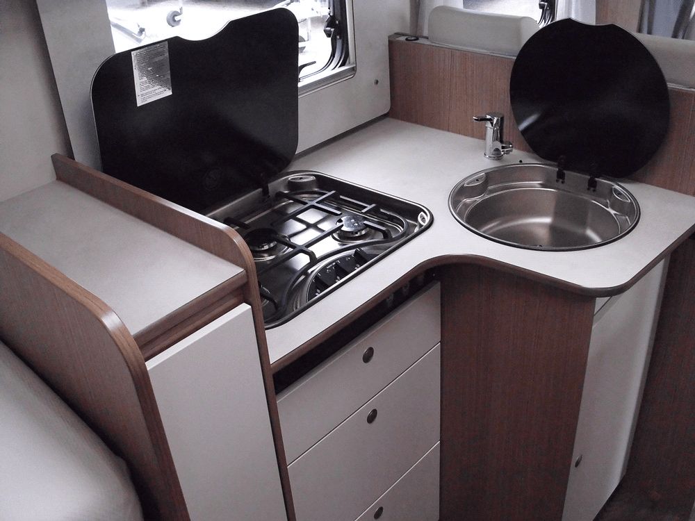 Carado T 338 - Wohnmobil für 4 Personen mit Einzelbetten und Hubbett - in Leverkusen