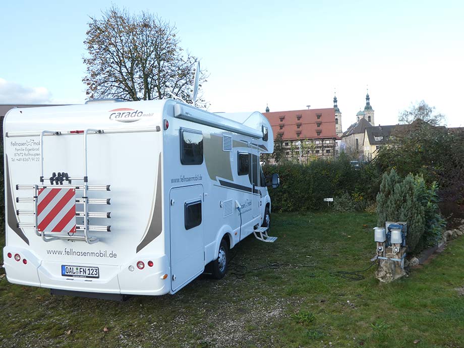 Fellnasenmobil Carado A464: Das Alkoven-Wohnmobil für Hunde in Roßhaupten