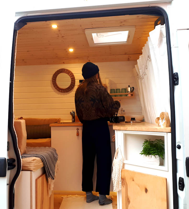 Fatima: Außen Secret - Innen Camper, individuelles Wohnmobil in Leipzig