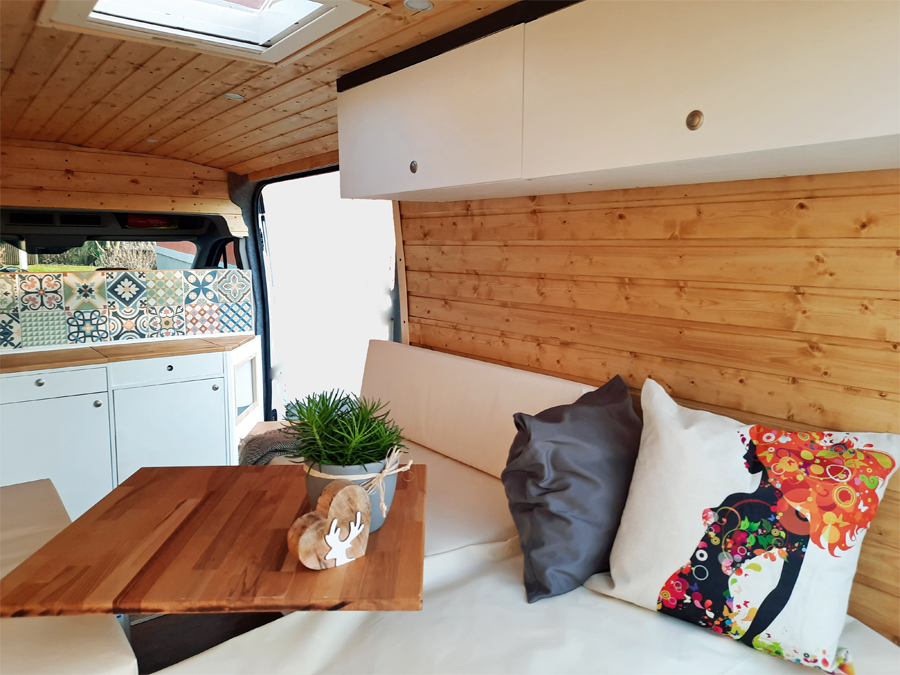 Lotte: Außen Secret - Innen Camper, individuell ausgebautes Wohnmobil in Leipzig