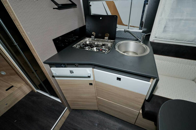 Challenger 337 Graphite VIP - Luxuriöser Teilintegrierter mit Einzelbetten und Automatikgetriebe in Merzig