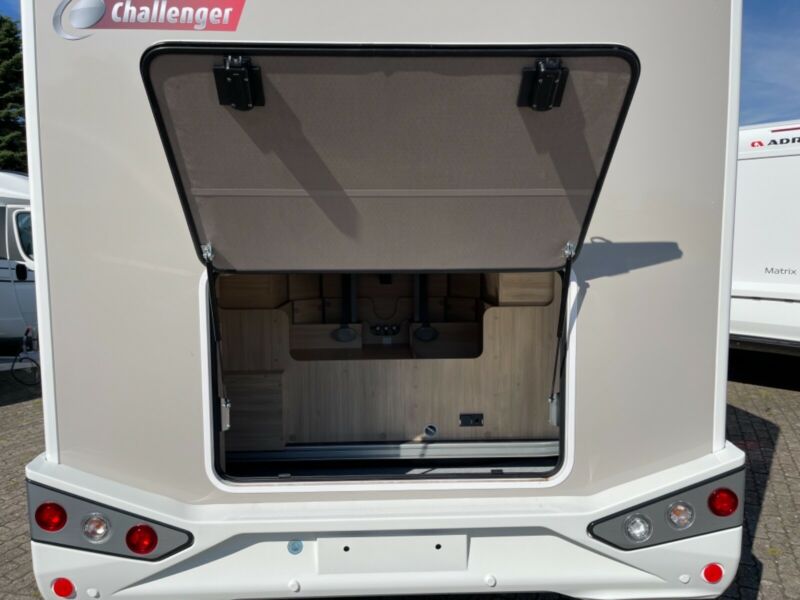 Challenger 328 Graphite VIP - Luxuriöser Teilintegrierter mit Queensbett und Automatikgetriebe in Merzig
