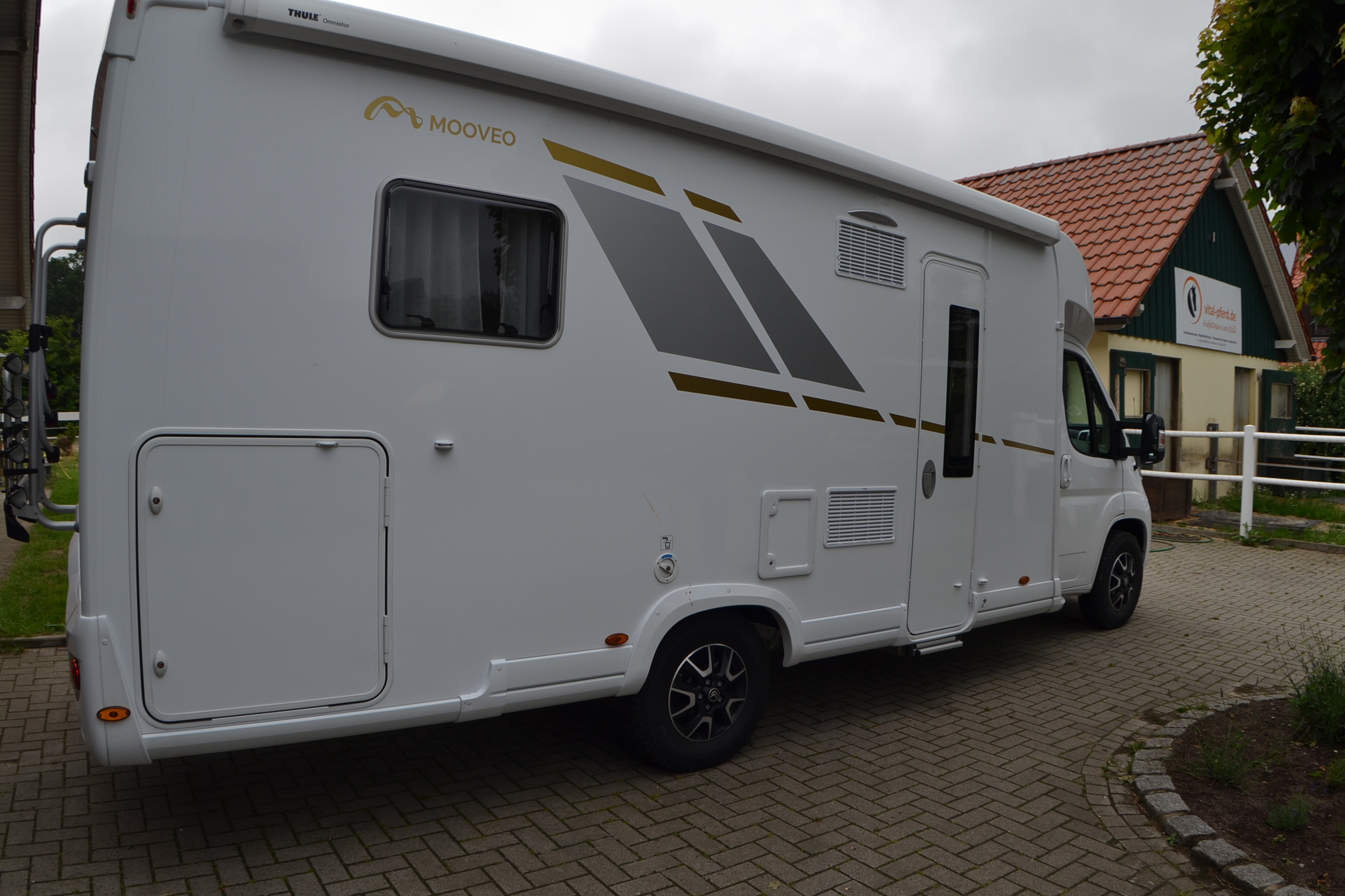 Mooveo 74QBH mit Queenbett und viel Komfort - Wohnmobil in Recklinghausen
