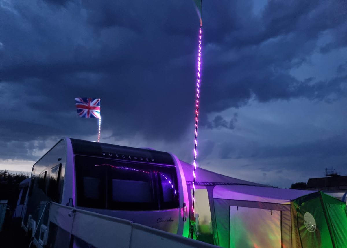 LED-Mast auf englischem Campingplatz